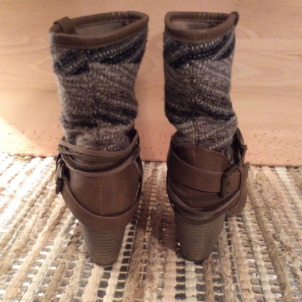 Fun neutral brown boot - Picture 3 of 6